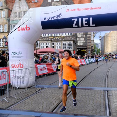 13.09.2026 - 21. swb-Marathon Bremen Tim E. http://msf.ph/oto/10344146 13.09.2026 11:14:20 Ziel 10491, 10799, 10880, 11027, 11233, 11535, 11902 meine-sportfotos.de