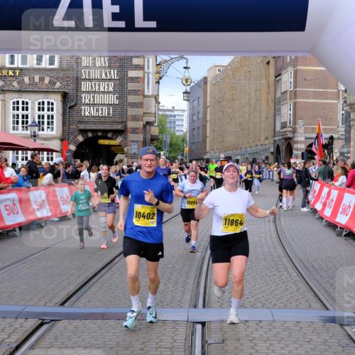13.09.2026 - 21. swb-Marathon Bremen Tim E. http://msf.ph/oto/10344260 13.09.2026 11:14:31 Ziel 10395, 10396, 10402, 10586, 10784, 10854, 11027, 11233, 11535, 11703, 11864, 11902, 12100 meine-sportfotos.de