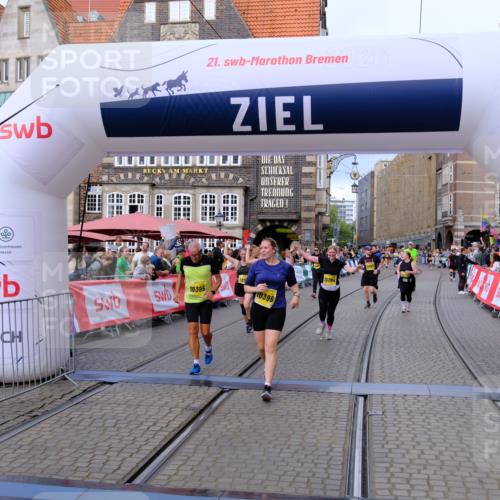13.09.2026 - 21. swb-Marathon Bremen Tim E. http://msf.ph/oto/10344328 13.09.2026 11:14:37 Ziel 10303, 10395, 10396, 10402, 10586, 10722, 10784, 10854, 11041, 11140, 11173, 11233, 11363, 11535, 11703, 11864, 12100, 12431 meine-sportfotos.de