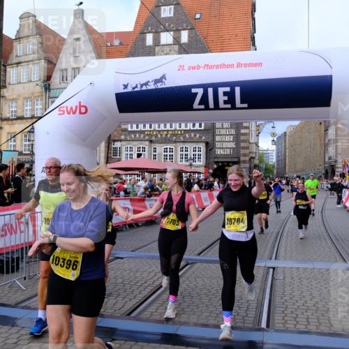 13.09.2026 - 21. swb-Marathon Bremen Tim E. http://msf.ph/oto/10344494 13.09.2026 11:14:39 Ziel 10303, 10395, 10396, 10402, 10586, 10722, 10784, 10854, 11041, 11140, 11173, 11233, 11363, 11535, 11703, 11864, 12100, 12112, 12431 meine-sportfotos.de