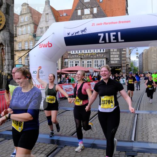 13.09.2026 - 21. swb-Marathon Bremen Tim E. http://msf.ph/oto/10344541 13.09.2026 11:14:40 Ziel 10303, 10395, 10396, 10402, 10586, 10722, 10784, 10854, 11041, 11140, 11173, 11233, 11363, 11535, 11703, 11864, 12100, 12112, 12431 meine-sportfotos.de