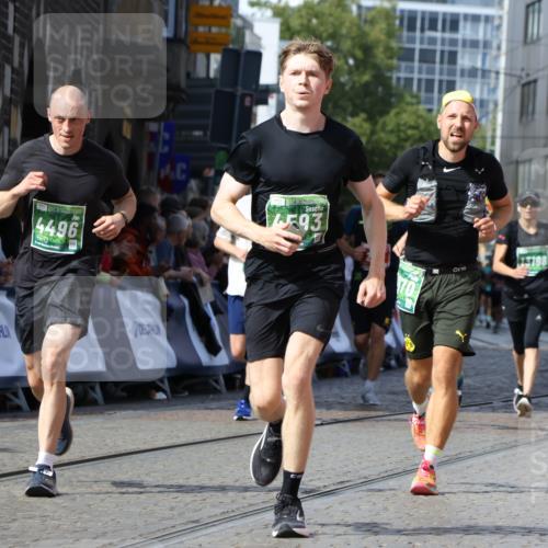 13.09.2026 - 21. swb-Marathon Bremen Strokosch-Dieckow http://msf.ph/oto/10344651 13.09.2026 13:27:40 Ziel 242, 593, 1373, 1574, 2345, 3273, 3385, 3496, 4558, 5220, 5290, 5358, 5616, 6071, 6288, 6306, 6776, 7110, 7849, 8219, 9159, 9343, 9760, 10112, 10113, 13147, 440, 488, 534, 762, 1456, 1932, 3135, 3576, 3970, 4106, 4133, 4265, 4496, 4744, 5462, 6067, 6468, 6522, 7042, 7138, 7358, 8351, 9067, 9494, 9727, 13198 meine-sportfotos.de