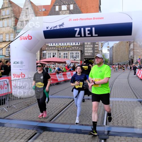 13.09.2026 - 21. swb-Marathon Bremen Tim E. http://msf.ph/oto/10344716 13.09.2026 11:14:44 Ziel 10303, 10395, 10396, 10586, 10722, 10784, 10854, 11041, 11140, 11173, 11363, 11703, 12100, 12112, 12431 meine-sportfotos.de