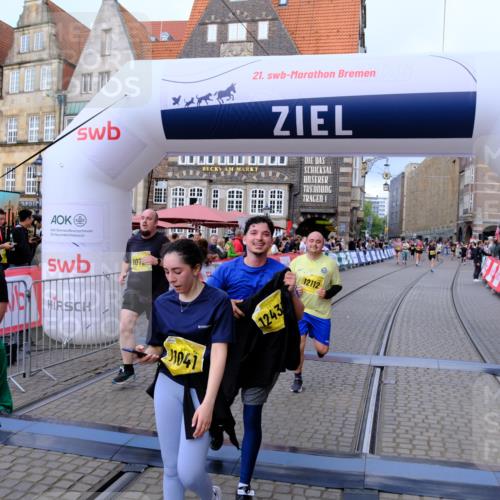 13.09.2026 - 21. swb-Marathon Bremen Tim E. http://msf.ph/oto/10344749 13.09.2026 11:14:46 Ziel 10303, 10395, 10396, 10586, 10722, 10784, 11041, 11140, 11173, 11363, 11408, 11703, 12100, 12112, 12431 meine-sportfotos.de