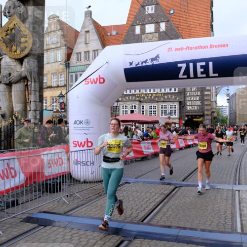 13.09.2026 - 21. swb-Marathon Bremen Tim E. http://msf.ph/oto/10344888 13.09.2026 11:14:59 Ziel 10519, 10557, 10705, 10805, 11097, 11098, 11186, 11288, 11408, 11876, 12191, 12193 meine-sportfotos.de