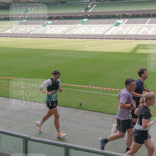 13.09.2026 - 21. swb-Marathon Bremen Michael Burmester http://msf.ph/oto/10344926 13.09.2026 13:30:51 Laufen im Stadion 122, 171, 224, 295, 297, 405, 487, 639, 767, 806, 840, 965, 1114, 1217, 1242, 1270, 1310, 1314, 1329, 1529, 1633, 1634, 1775, 1810, 1811, 1886, 1892, 1904, 1983, 2216, 2238, 2242, 2249, 2263, 2368, 2372, 2449, 2546, 2615, 2629, 2637, 2643, 2677, 2719, 2726, 2738, 2740, 2830, 2869, 2871, 2877, 2918, 2952, 2994, 3038, 3053, 3094, 3101, 3227, 3286, 3401, 3426, 3563, 3723, 3873, 3876, 3898, 3918, 3929, 3944, 4056, 357 meine-sportfotos.de