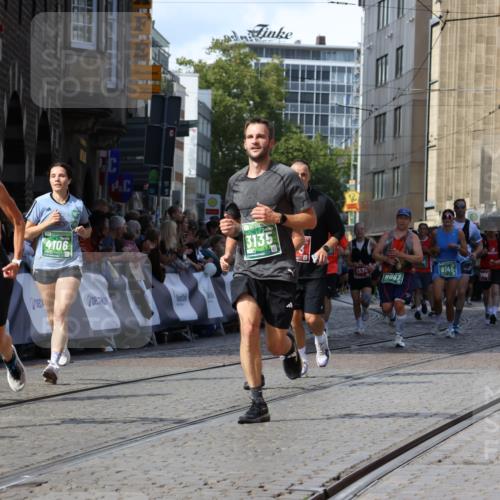 13.09.2026 - 21. swb-Marathon Bremen Strokosch-Dieckow http://msf.ph/oto/10344984 13.09.2026 13:27:47 Ziel 242, 323, 593, 940, 1006, 1373, 1574, 2345, 2668, 3385, 3460, 3496, 3521, 5081, 5220, 5290, 5358, 5557, 5616, 6071, 6288, 6306, 7110, 9760, 13147, 488, 534, 762, 1343, 1456, 3135, 3480, 3576, 4106, 4133, 4265, 5462, 6468, 6522, 7042, 8188, 8656, 9067, 9145, 13069 meine-sportfotos.de
