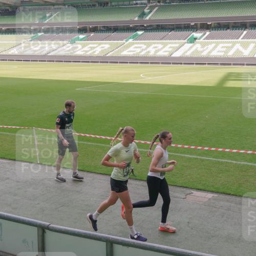 13.09.2026 - 21. swb-Marathon Bremen Michael Burmester http://msf.ph/oto/10345014 13.09.2026 13:31:03 Laufen im Stadion 122, 171, 224, 295, 297, 405, 487, 639, 767, 806, 840, 965, 1114, 1142, 1242, 1310, 1314, 1329, 1529, 1633, 1634, 1775, 1810, 1811, 1869, 1886, 1892, 1904, 1983, 2216, 2238, 2242, 2249, 2263, 2368, 2372, 2449, 2615, 2629, 2637, 2643, 2677, 2719, 2726, 2738, 2830, 2869, 2871, 2877, 2918, 2945, 2952, 2994, 3038, 3053, 3094, 3101, 3140, 3223, 3227, 3286, 3379, 3401, 3426, 3644, 3723, 3736, 3873, 3876, 3898, 3918, 3929, 3944, 4056, 357 meine-sportfotos.de