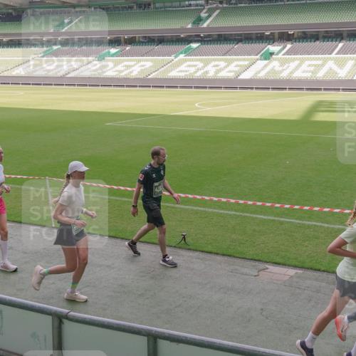 13.09.2026 - 21. swb-Marathon Bremen Michael Burmester http://msf.ph/oto/10345021 13.09.2026 13:31:03 Laufen im Stadion 122, 171, 224, 295, 297, 405, 487, 639, 767, 806, 840, 965, 1114, 1142, 1242, 1310, 1314, 1329, 1529, 1633, 1634, 1775, 1810, 1811, 1869, 1886, 1892, 1904, 1983, 2216, 2238, 2242, 2249, 2263, 2368, 2372, 2449, 2615, 2629, 2637, 2643, 2677, 2719, 2726, 2738, 2830, 2869, 2871, 2877, 2918, 2945, 2952, 2994, 3038, 3053, 3094, 3101, 3140, 3223, 3227, 3286, 3379, 3401, 3426, 3644, 3723, 3736, 3873, 3876, 3898, 3918, 3929, 3944, 4056, 357 meine-sportfotos.de