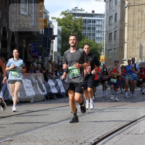 13.09.2026 - 21. swb-Marathon Bremen Strokosch-Dieckow http://msf.ph/oto/10345032 13.09.2026 13:27:47 Ziel 242, 323, 593, 940, 1006, 1373, 1574, 2345, 2668, 3385, 3460, 3496, 3521, 5081, 5220, 5290, 5358, 5557, 5616, 6071, 6288, 6306, 7110, 9760, 13147, 488, 534, 762, 1343, 1456, 3135, 3480, 3576, 4106, 4133, 4265, 5462, 6468, 6522, 7042, 8188, 8656, 9067, 9145, 13069 meine-sportfotos.de