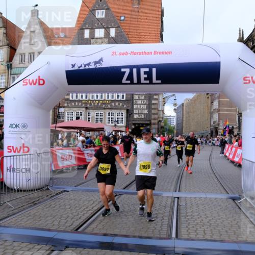 13.09.2026 - 21. swb-Marathon Bremen Tim E. http://msf.ph/oto/10345042 13.09.2026 11:15:03 Ziel 10519, 10557, 10705, 10752, 10776, 10805, 11085, 11097, 11098, 11186, 11288, 11408, 11645, 11876, 11974, 12191, 12193 meine-sportfotos.de