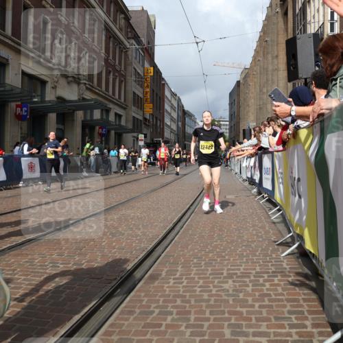 13.09.2026 - 21. swb-Marathon Bremen Strokosch-Dieckow http://msf.ph/oto/10345065 13.09.2026 11:09:20 Ziel 10234, 10386, 10417, 10424, 10556, 10645, 10696, 10712, 10737, 10769, 10785, 10981, 10990, 10991, 11192, 11225, 11914, 11937, 12409, 12449, 12474, 12532, 10314, 10321, 10455, 10556, 10570, 10630, 10664, 10686, 10694, 10769, 10823, 10983, 11011, 11091, 11138, 11304, 11531, 11578, 11764, 11882, 11883, 11905, 11914, 11915, 11987, 11995, 12155, 12192, 12322, 12337, 12491, 12554, 13607 meine-sportfotos.de