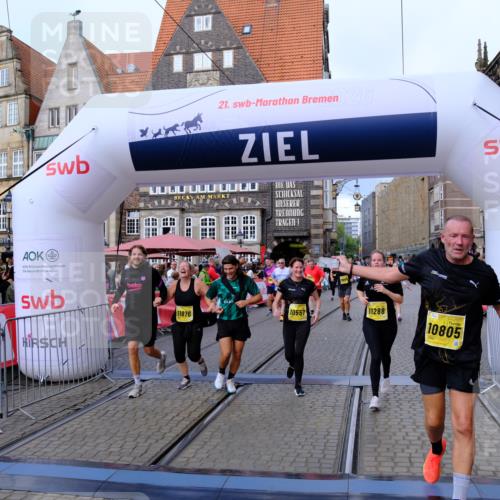 13.09.2026 - 21. swb-Marathon Bremen Tim E. http://msf.ph/oto/10345111 13.09.2026 11:15:06 Ziel 10271, 10519, 10557, 10705, 10752, 10776, 10805, 11085, 11097, 11098, 11186, 11288, 11408, 11645, 11673, 11876, 11974, 12191, 12193 meine-sportfotos.de