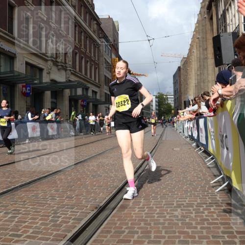 13.09.2026 - 21. swb-Marathon Bremen Strokosch-Dieckow http://msf.ph/oto/10345113 13.09.2026 11:09:21 Ziel 10234, 10386, 10417, 10424, 10645, 10696, 10712, 10737, 10785, 10981, 10990, 10991, 11192, 11225, 11937, 12409, 12449, 12474, 12532, 10314, 10321, 10556, 10570, 10630, 10664, 10686, 10694, 10769, 10823, 10981, 10983, 11011, 11091, 11138, 11225, 11304, 11578, 11764, 11882, 11883, 11914, 11915, 11987, 11995, 12155, 12192, 12322, 12337, 12491, 12554, 13607 meine-sportfotos.de