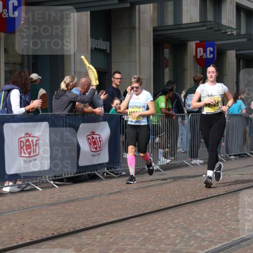 13.09.2026 - 21. swb-Marathon Bremen Strokosch-Dieckow http://msf.ph/oto/10345345 13.09.2026 11:09:29 Ziel 10234, 10386, 10417, 10424, 10435, 10645, 10696, 10712, 10737, 10785, 10990, 10991, 11119, 11192, 11383, 11437, 11441, 11937, 12409, 12449, 10314, 10556, 10664, 10686, 10694, 10769, 10823, 10981, 10983, 11091, 11225, 11304, 11578, 11764, 11882, 11883, 11914, 11915, 11987, 11995, 12155, 12322, 12474, 12491, 12532, 13607 meine-sportfotos.de