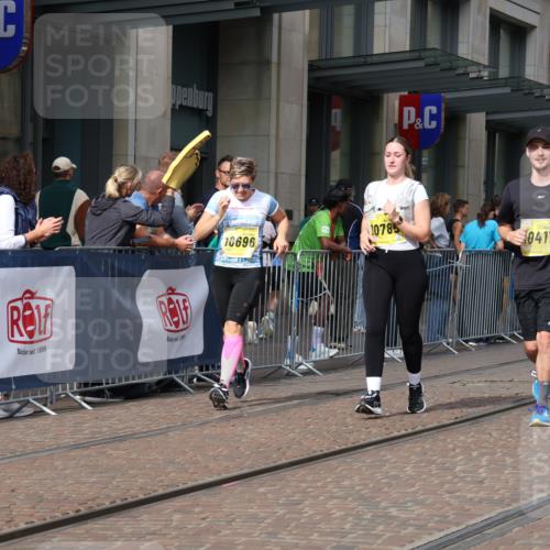 13.09.2026 - 21. swb-Marathon Bremen Strokosch-Dieckow http://msf.ph/oto/10345358 13.09.2026 11:09:29 Ziel 10234, 10386, 10417, 10424, 10435, 10645, 10696, 10712, 10737, 10785, 10990, 10991, 11119, 11192, 11383, 11437, 11441, 11937, 12409, 12449, 10314, 10556, 10664, 10686, 10694, 10769, 10823, 10981, 10983, 11091, 11225, 11304, 11578, 11764, 11882, 11883, 11914, 11915, 11987, 11995, 12155, 12322, 12474, 12491, 12532, 13607 meine-sportfotos.de