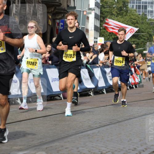 13.09.2026 - 21. swb-Marathon Bremen Strokosch-Dieckow http://msf.ph/oto/10345367 13.09.2026 10:52:47 Ziel 10761, 10812, 10958, 11109, 11350, 11604, 11605, 11610, 11669, 12319, 12361, 12439, 12533, 10304, 10714, 10734, 10863, 11038, 11238, 11386, 11575, 11766, 12019, 12369 meine-sportfotos.de