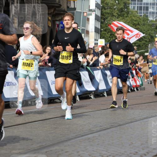 13.09.2026 - 21. swb-Marathon Bremen Strokosch-Dieckow http://msf.ph/oto/10345385 13.09.2026 10:52:47 Ziel 10761, 10812, 10958, 11109, 11350, 11604, 11605, 11610, 11669, 12319, 12361, 12439, 12533, 10304, 10714, 10734, 10863, 11038, 11238, 11386, 11575, 11766, 12019, 12369 meine-sportfotos.de