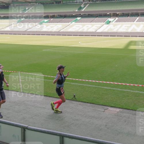 13.09.2026 - 21. swb-Marathon Bremen Michael Burmester http://msf.ph/oto/10345403 13.09.2026 13:32:12 Laufen im Stadion 122, 224, 295, 344, 350, 386, 487, 490, 617, 639, 690, 786, 787, 840, 965, 1114, 1133, 1142, 1292, 1310, 1314, 1326, 1329, 1377, 1427, 1529, 1591, 1592, 1775, 1801, 1869, 1892, 1897, 1904, 1923, 2216, 2230, 2231, 2253, 2270, 2274, 2320, 2344, 2368, 2372, 2374, 2456, 2514, 2523, 2539, 2556, 2616, 2629, 2630, 2643, 2649, 2677, 2726, 2769, 2848, 2877, 2945, 2952, 3014, 3038, 3094, 3101, 3140, 3223, 3350, 3379, 3401, 3426, 3572, 3644, 3723, 3736, 3746, 3873, 3901, 3918, 3944 meine-sportfotos.de