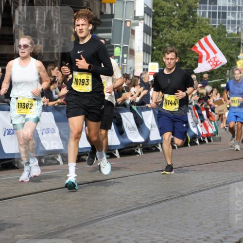 13.09.2026 - 21. swb-Marathon Bremen Strokosch-Dieckow http://msf.ph/oto/10345443 13.09.2026 10:52:48 Ziel 10761, 10812, 10958, 11109, 11350, 11604, 11605, 11610, 11669, 12319, 12361, 12439, 12533, 10304, 10714, 10863, 11038, 11238, 11282, 11386, 11575, 11766, 12019, 12369 meine-sportfotos.de