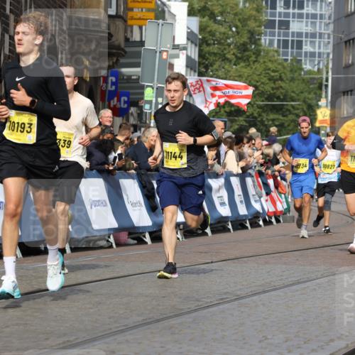 13.09.2026 - 21. swb-Marathon Bremen Strokosch-Dieckow http://msf.ph/oto/10345513 13.09.2026 10:52:48 Ziel 10761, 10812, 10958, 11109, 11350, 11604, 11605, 11610, 11669, 12319, 12361, 12439, 12533, 10304, 10714, 10863, 11038, 11238, 11282, 11386, 11575, 11766, 12019, 12369 meine-sportfotos.de