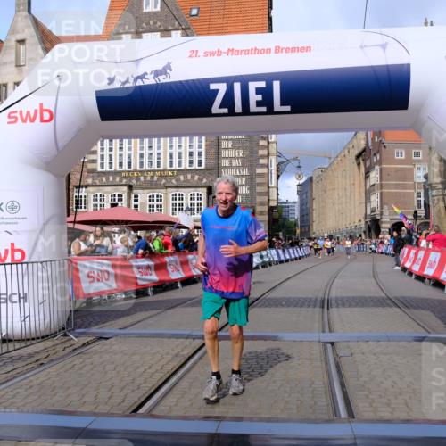 13.09.2026 - 21. swb-Marathon Bremen Tim E. http://msf.ph/oto/10345549 13.09.2026 11:15:46 Ziel 10606, 11424, 11504 meine-sportfotos.de