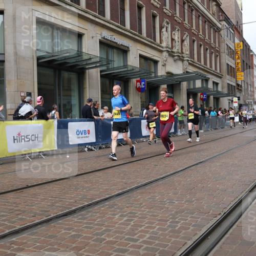 13.09.2026 - 21. swb-Marathon Bremen Strokosch-Dieckow http://msf.ph/oto/10345566 13.09.2026 11:09:37 Ziel 10299, 10435, 10645, 10737, 10751, 11119, 11383, 11437, 11441, 12207, 12449, 10234, 10386, 10417, 10424, 10556, 10664, 10694, 10696, 10712, 10769, 10785, 10823, 10981, 10990, 10991, 11192, 11225, 11764, 11882, 11883, 11914, 11915, 11937, 11995, 12322, 12409, 12474, 12491, 12532, 13607 meine-sportfotos.de