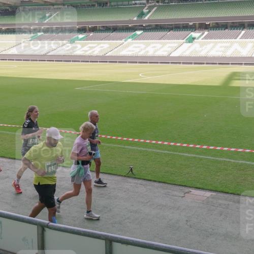 13.09.2026 - 21. swb-Marathon Bremen Michael Burmester http://msf.ph/oto/10345718 13.09.2026 13:33:05 Laufen im Stadion 155, 344, 350, 386, 428, 490, 594, 617, 690, 765, 786, 787, 1001, 1051, 1098, 1133, 1142, 1292, 1326, 1377, 1427, 1557, 1591, 1592, 1661, 1760, 1801, 1869, 1897, 1923, 1996, 2077, 2132, 2226, 2230, 2231, 2253, 2270, 2274, 2320, 2344, 2374, 2399, 2400, 2456, 2479, 2514, 2515, 2523, 2539, 2543, 2556, 2616, 2630, 2649, 2718, 2757, 2769, 2787, 2848, 2945, 2982, 3014, 3140, 3223, 3350, 3379, 3443, 3503, 3572, 3577, 3601, 3614, 3644, 3736, 3746, 3797, 3875, 3901, 3911, 3952 meine-sportfotos.de