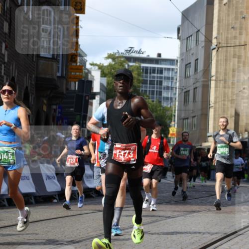 13.09.2026 - 21. swb-Marathon Bremen Strokosch-Dieckow http://msf.ph/oto/10345765 13.09.2026 13:27:55 Ziel 323, 593, 857, 940, 1006, 1373, 1574, 1932, 2345, 2668, 2686, 3013, 3460, 3521, 3970, 4421, 4496, 4593, 5081, 5220, 5290, 5358, 5557, 5616, 6067, 6306, 7110, 7358, 9727, 1343, 3480, 5360, 7926, 8188, 8656, 9145, 9167, 9168, 9543, 9881, 13069 meine-sportfotos.de