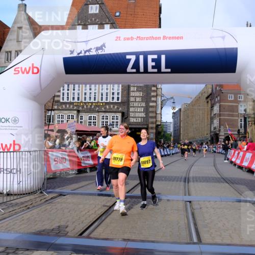 13.09.2026 - 21. swb-Marathon Bremen Tim E. http://msf.ph/oto/10345796 13.09.2026 11:16:05 Ziel 10474, 10572, 10900, 11307, 11778, 11897, 11940, 12137 meine-sportfotos.de
