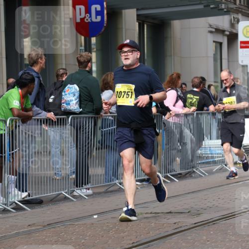 13.09.2026 - 21. swb-Marathon Bremen Strokosch-Dieckow http://msf.ph/oto/10345801 13.09.2026 11:09:51 Ziel 10299, 10361, 10362, 10435, 10751, 10963, 11119, 11382, 11725, 11732, 11933, 12117, 12207, 12293, 10234, 10386, 10417, 10424, 10435, 10645, 10696, 10712, 10737, 10785, 10990, 10991, 11192, 11383, 11437, 11441, 11937, 12409, 12449, 12474 meine-sportfotos.de