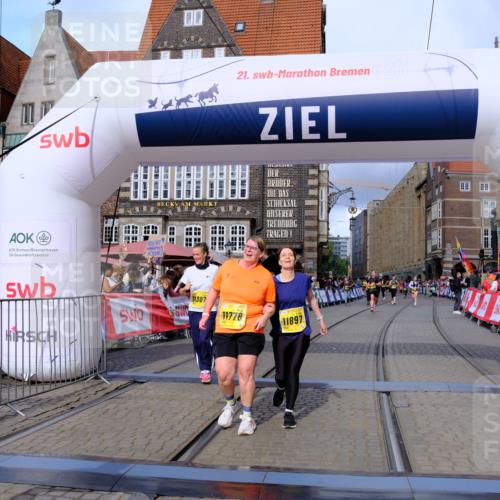 13.09.2026 - 21. swb-Marathon Bremen Tim E. http://msf.ph/oto/10345806 13.09.2026 11:16:05 Ziel 10474, 10572, 10900, 11307, 11778, 11897, 11940, 12137 meine-sportfotos.de