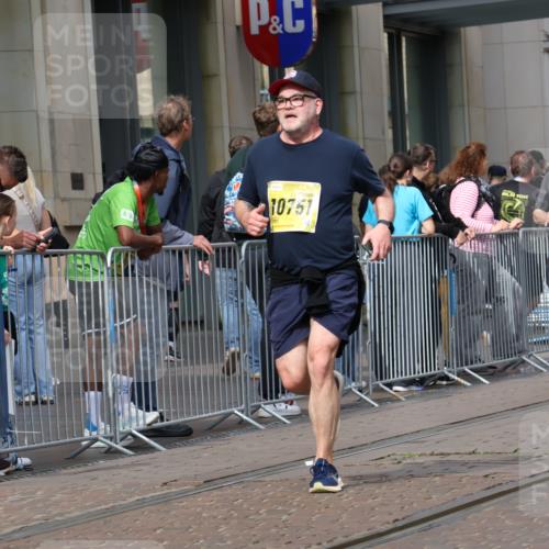 13.09.2026 - 21. swb-Marathon Bremen Strokosch-Dieckow http://msf.ph/oto/10345815 13.09.2026 11:09:52 Ziel 10299, 10361, 10362, 10751, 10963, 11080, 11119, 11382, 11725, 11732, 11933, 12117, 12207, 12293, 10234, 10386, 10417, 10424, 10435, 10645, 10696, 10712, 10737, 10785, 10990, 10991, 11192, 11383, 11437, 11441, 11937, 12409, 12449 meine-sportfotos.de