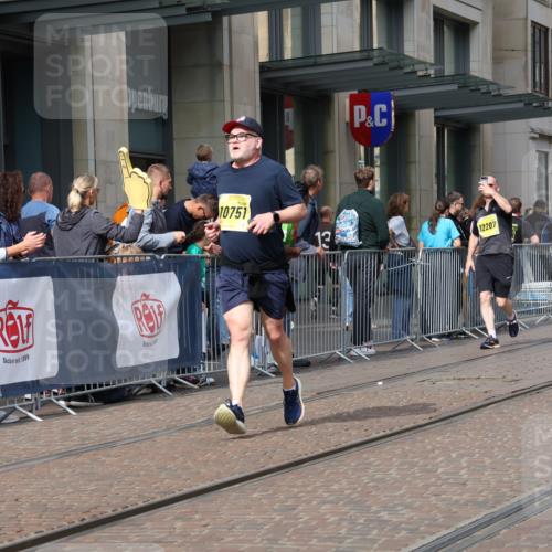 13.09.2026 - 21. swb-Marathon Bremen Strokosch-Dieckow http://msf.ph/oto/10345831 13.09.2026 11:09:53 Ziel 10299, 10361, 10362, 10706, 10751, 10963, 11080, 11119, 11382, 11725, 11732, 11933, 12117, 12207, 12293, 10234, 10386, 10417, 10424, 10435, 10645, 10696, 10712, 10737, 10785, 10990, 10991, 11192, 11383, 11437, 11441, 11937, 12409, 12449 meine-sportfotos.de