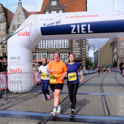 13.09.2026 - 21. swb-Marathon Bremen Tim E. http://msf.ph/oto/10345840 13.09.2026 11:16:06 Ziel 10474, 10572, 10900, 11217, 11307, 11549, 11778, 11897, 11940, 12046, 12137 meine-sportfotos.de