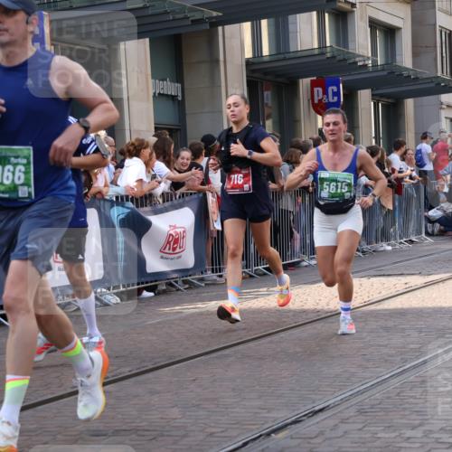 13.09.2026 - 21. swb-Marathon Bremen Strokosch-Dieckow http://msf.ph/oto/10345842 13.09.2026 13:29:57 Ziel 881, 1308, 1611, 1909, 1938, 2126, 2265, 2364, 2900, 4763, 5039, 5348, 5615, 6225, 6720, 6942, 6992, 6994, 7184, 7609, 7821, 7932, 7966, 8090, 8105, 8110, 8115, 8169, 8314, 8441, 8494, 9015, 9104, 9125, 9412, 9529, 109, 124, 454, 716, 1073, 1173, 1205, 1581, 1653, 1759, 1780, 1848, 1861, 2126, 2289, 3190, 3320, 3618, 3667, 3908, 4115, 4524, 4575, 4576, 5198, 5631, 6006, 6127, 6725, 7079, 7093, 7884, 8267, 8481, 8899, 9049 meine-sportfotos.de