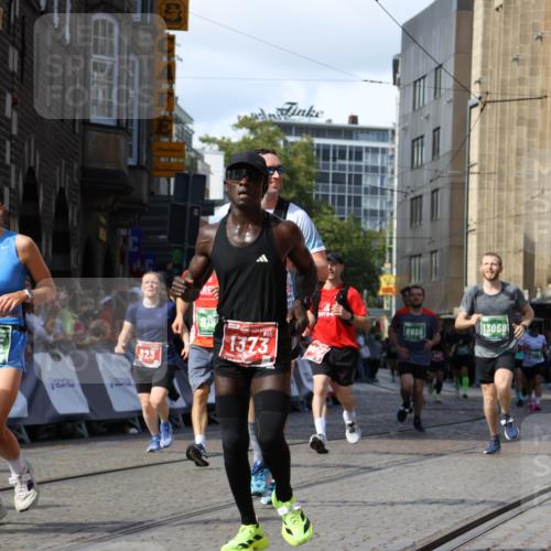 13.09.2026 - 21. swb-Marathon Bremen Strokosch-Dieckow http://msf.ph/oto/10345868 13.09.2026 13:27:55 Ziel 323, 593, 857, 940, 1006, 1373, 1574, 1932, 2345, 2668, 2686, 3013, 3460, 3521, 3970, 4421, 4496, 4593, 5081, 5220, 5290, 5358, 5557, 5616, 6067, 6306, 7110, 7358, 9727, 1343, 3480, 5360, 7926, 8188, 8656, 9145, 9167, 9168, 9543, 9881, 13069 meine-sportfotos.de