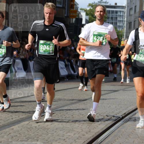 13.09.2026 - 21. swb-Marathon Bremen Strokosch-Dieckow http://msf.ph/oto/10346030 13.09.2026 13:32:27 Ziel 1369, 2310, 2934, 3650, 3946, 4057, 4566, 4797, 4979, 5628, 6116, 6258, 6475, 6857, 6875, 7182, 7526, 7553, 7818, 8610, 9394, 9640, 13029, 13182, 1437, 1687, 2292, 2293, 2611, 2992, 3354, 3429, 3878, 3895, 4323, 4380, 4862, 5398, 6583, 6593, 6718, 6760, 7016, 7173, 7466, 7758, 7990, 8344, 8957, 9175 meine-sportfotos.de