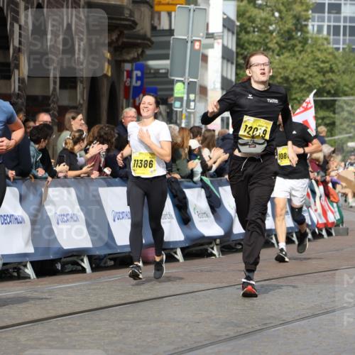 13.09.2026 - 21. swb-Marathon Bremen Strokosch-Dieckow http://msf.ph/oto/10346071 13.09.2026 10:53:01 Ziel 10193, 10339, 10652, 10734, 10812, 10827, 10906, 11002, 11038, 11109, 11144, 11350, 11362, 11597, 12338, 12361, 12399, 12439, 12533, 10284, 10448, 10585, 11012, 11282, 12170, 12398, 12461 meine-sportfotos.de