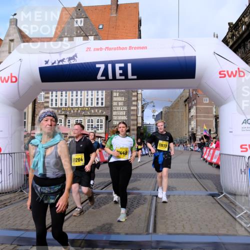 13.09.2026 - 21. swb-Marathon Bremen Tim E. http://msf.ph/oto/10346163 13.09.2026 11:16:33 Ziel 10242, 11026, 11081, 11139, 11181, 11200, 11264, 11385, 11448, 11573, 11768, 12057, 12151, 12539, 13508 meine-sportfotos.de