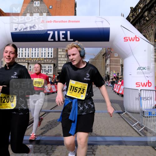 13.09.2026 - 21. swb-Marathon Bremen Tim E. http://msf.ph/oto/10346219 13.09.2026 11:16:35 Ziel 10242, 11026, 11081, 11139, 11181, 11200, 11264, 11385, 11448, 11573, 11768, 12057, 12151, 12539, 13508 meine-sportfotos.de