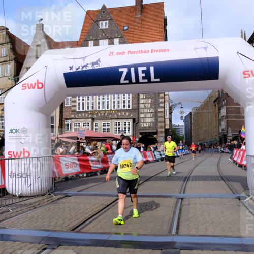 13.09.2026 - 21. swb-Marathon Bremen Tim E. http://msf.ph/oto/10346275 13.09.2026 11:16:42 Ziel 10242, 11026, 11181, 11200, 11264, 11274, 11385, 11448, 11573, 12057, 12102, 12539 meine-sportfotos.de