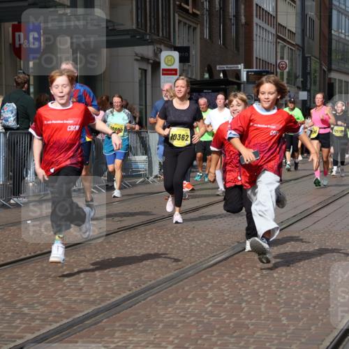 13.09.2026 - 21. swb-Marathon Bremen Strokosch-Dieckow http://msf.ph/oto/10346315 13.09.2026 11:10:09 Ziel 10002, 10169, 10247, 10361, 10362, 10422, 10706, 10719, 10768, 10791, 10890, 10963, 11080, 11283, 11298, 11300, 11382, 11725, 11736, 11957, 11982, 12183, 12227, 12293, 12454, 12550, 10299, 10435, 10645, 10737, 10751, 10963, 11119, 11383, 11437, 11441, 11732, 11933, 12117, 12207, 12293 meine-sportfotos.de
