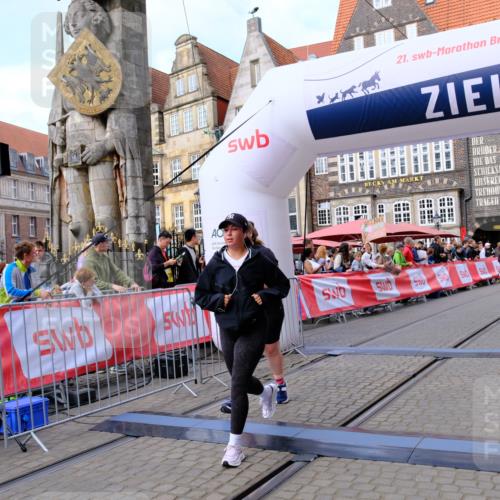 13.09.2026 - 21. swb-Marathon Bremen Tim E. http://msf.ph/oto/10346612 13.09.2026 11:17:10 Ziel 10295, 10679, 10999, 11456, 11461, 11653, 11867, 12089, 12287 meine-sportfotos.de