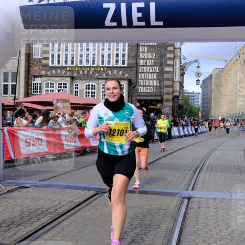 13.09.2026 - 21. swb-Marathon Bremen Tim E. http://msf.ph/oto/10346823 13.09.2026 11:17:30 Ziel 10335, 10773, 10779, 11355, 11461, 11495, 11672, 12101, 12287 meine-sportfotos.de