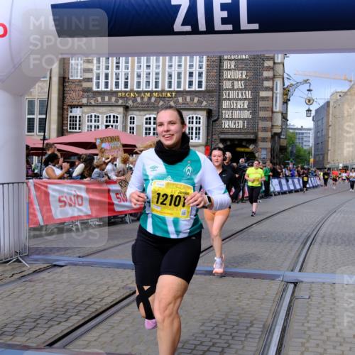 13.09.2026 - 21. swb-Marathon Bremen Tim E. http://msf.ph/oto/10346833 13.09.2026 11:17:31 Ziel 10335, 10773, 10779, 11355, 11495, 11672, 12101 meine-sportfotos.de