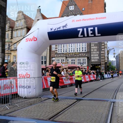 13.09.2026 - 21. swb-Marathon Bremen Tim E. http://msf.ph/oto/10346864 13.09.2026 11:17:35 Ziel 10335, 10773, 10779, 11355, 11495, 11672, 12101 meine-sportfotos.de