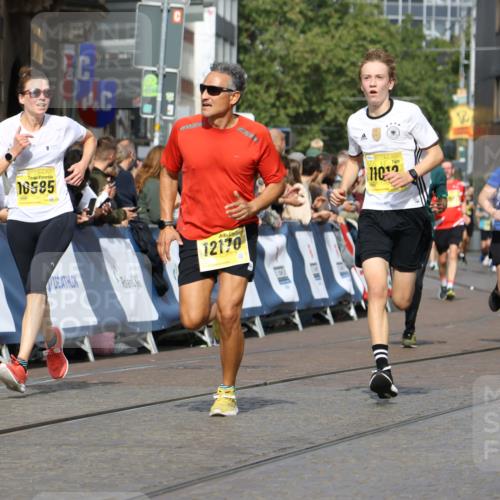 13.09.2026 - 21. swb-Marathon Bremen Strokosch-Dieckow http://msf.ph/oto/10346881 13.09.2026 10:53:20 Ziel 10284, 10304, 10714, 10863, 11038, 11238, 11282, 11386, 11575, 11766, 12019, 12369, 12398, 10222, 10479, 10626, 10757, 10821, 10845, 10886, 11168, 11242, 11379, 11446, 11590, 11800, 12056, 12119, 12308 meine-sportfotos.de