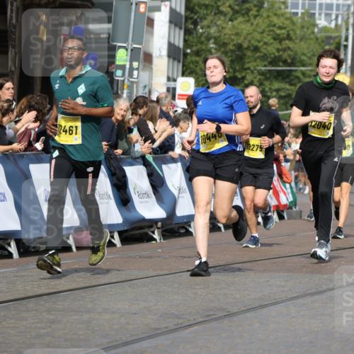 13.09.2026 - 21. swb-Marathon Bremen Strokosch-Dieckow http://msf.ph/oto/10346979 13.09.2026 10:53:23 Ziel 10284, 10304, 10585, 10714, 10863, 11012, 11238, 11282, 11386, 11575, 11766, 12019, 12170, 12369, 12398, 10222, 10479, 10626, 10821, 10845, 10886, 11242, 11446, 11590, 11800, 12056, 12119, 12308 meine-sportfotos.de