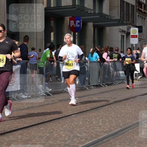 13.09.2026 - 21. swb-Marathon Bremen Strokosch-Dieckow http://msf.ph/oto/10347124 13.09.2026 11:10:27 Ziel 10148, 10163, 10247, 10422, 10461, 10462, 10547, 10768, 10792, 10911, 11043, 11047, 11283, 11298, 11300, 11309, 11327, 11335, 11465, 11513, 11583, 11736, 11756, 11846, 12183, 10002, 10169, 10247, 10361, 10362, 10422, 10706, 10719, 10791, 10890, 10963, 11080, 11382, 11725, 11732, 11933, 11957, 11982, 12117, 12207, 12227, 12293, 12454, 12550 meine-sportfotos.de